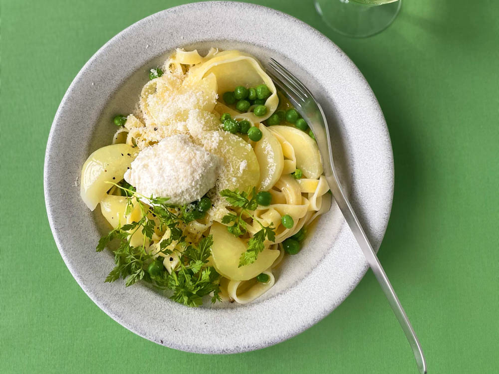 kohlrabi-nudeln-mit-erbsen-und-ricotta