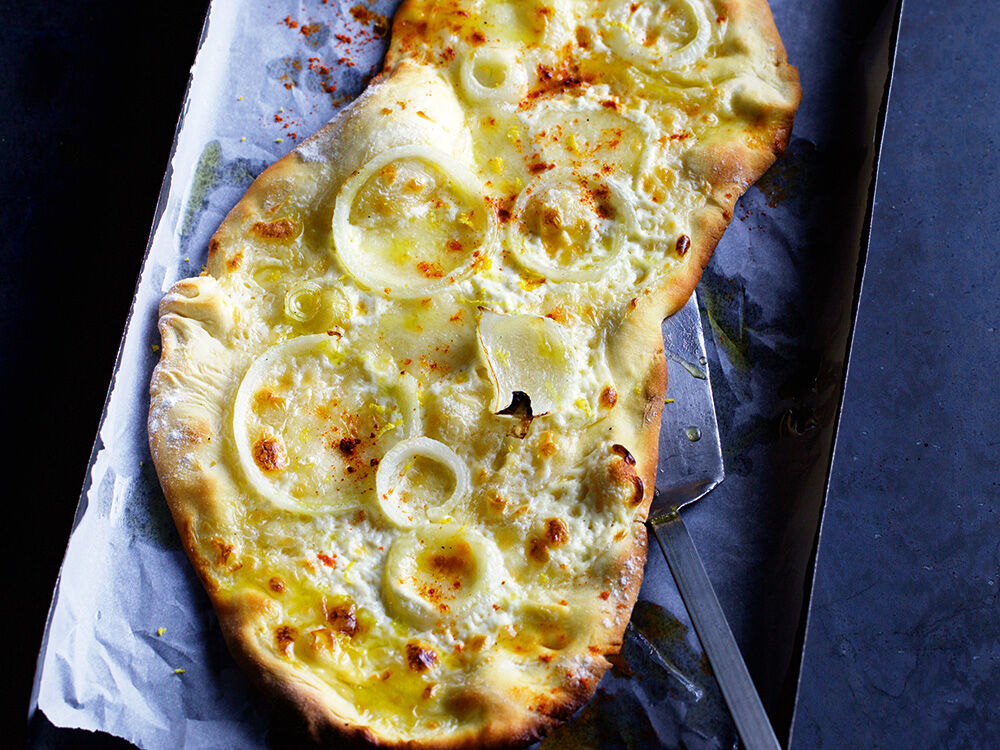 pizza-bianca-mit-mascarpone-und-mozzarella