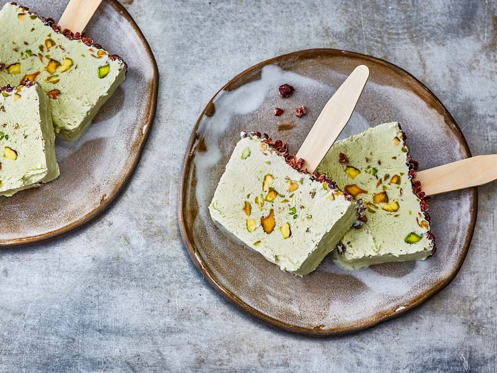 pistazien-joghurt-eisterrine