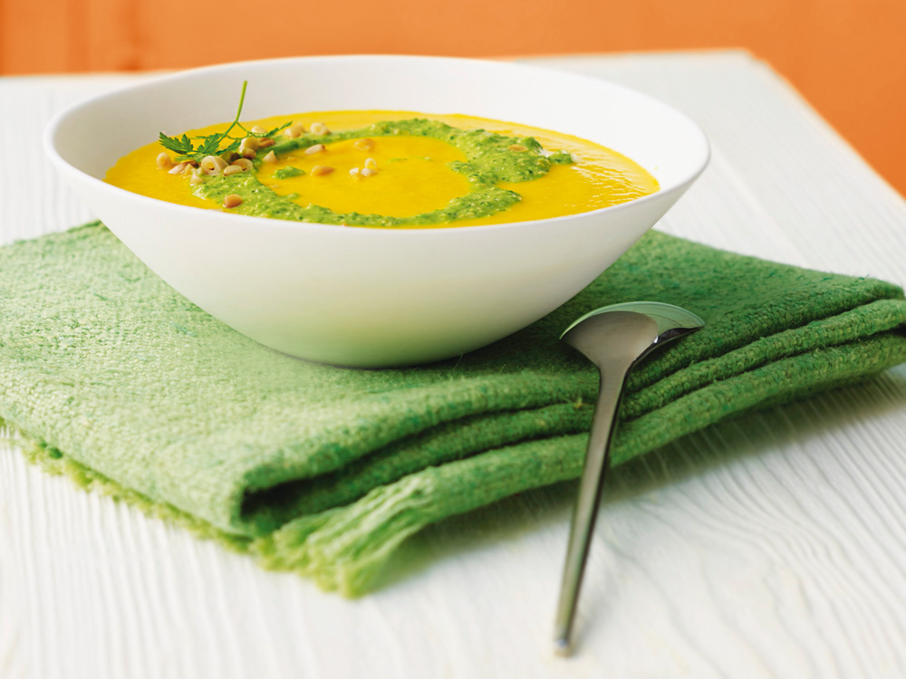 karottensuppe-mit-erbse-und-kerbel-pesto