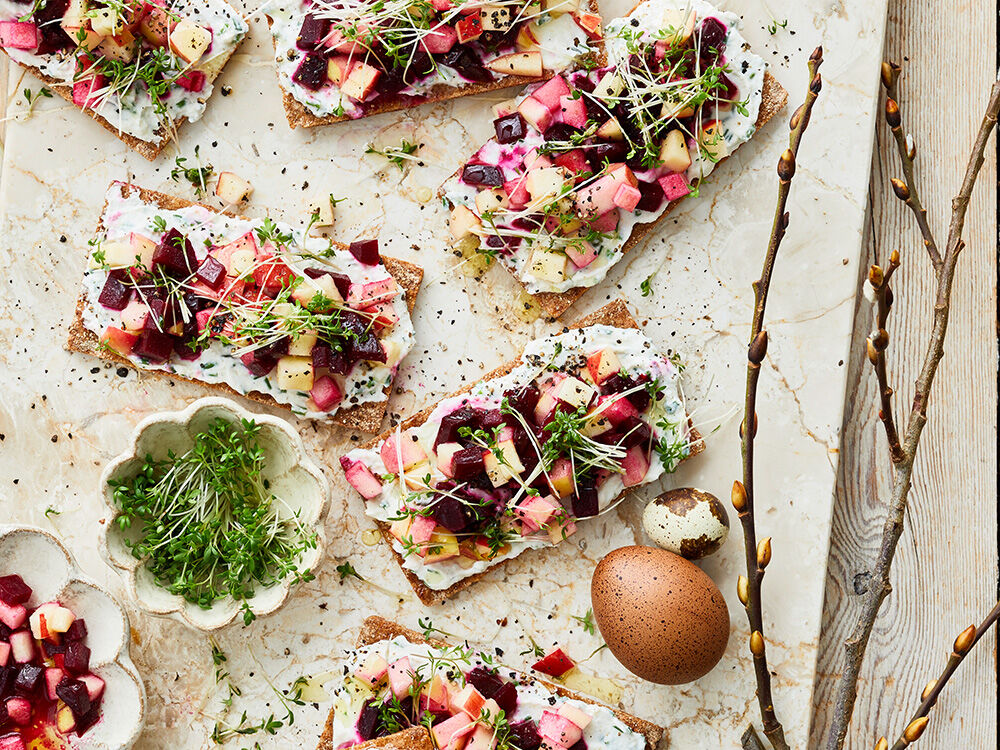 Knäckebrot mit Meerrettichquark und Rote Bete Tatar