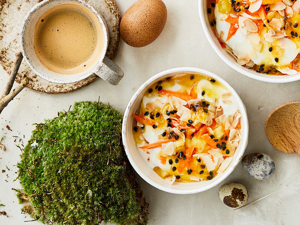 Birchermüsli mit Maracujasirup, Ananas und Möhren