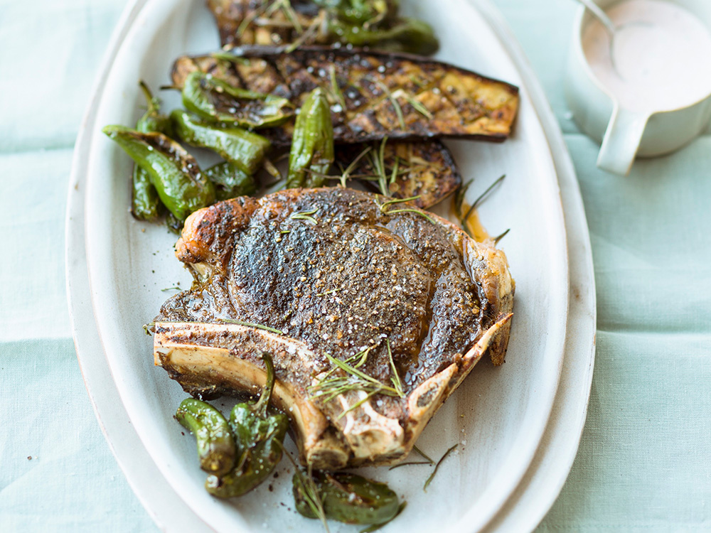 prime-rib-steak-mit-auberginen-und-pimentos-de-padron