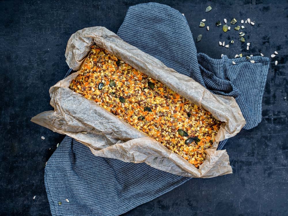 Curry-Karotten-Brot mit Kürbiskernen | FOODIE Curry-Karotten-Brot mit Kürbiskernen | FOODIE