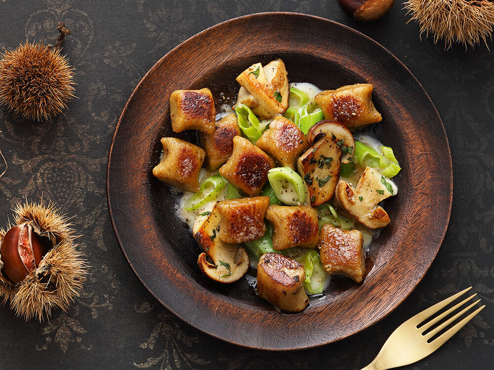 maronen-gnocchi-mit-steinpilzen-auf-rahmlauch