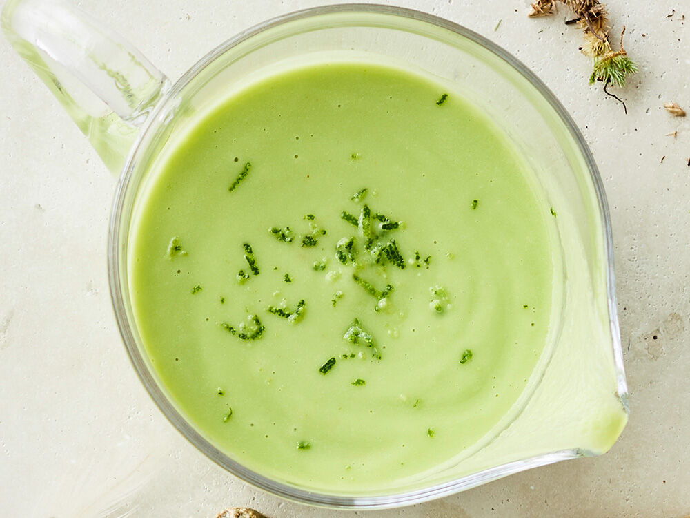 Avocado-Ananas-Smoothie mit Basilikum