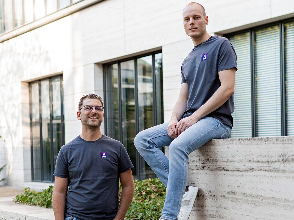 IT-Spezialist Thomas Schiffler (l.) und Geschäftspartner Jannik Oberlies