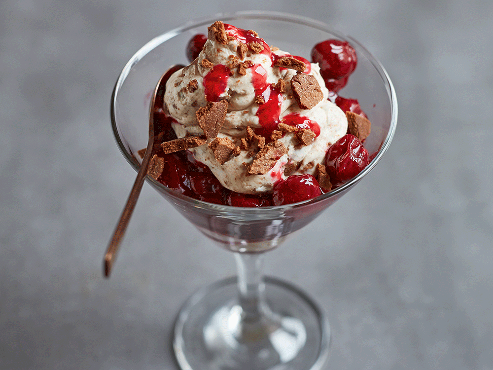 lebkuchen-mascarpone-creme-mit-kirschkompott