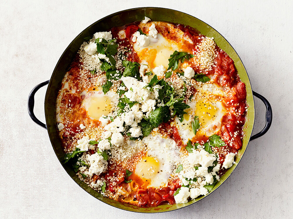 Shakshuka mit Schafkäse und Sesam