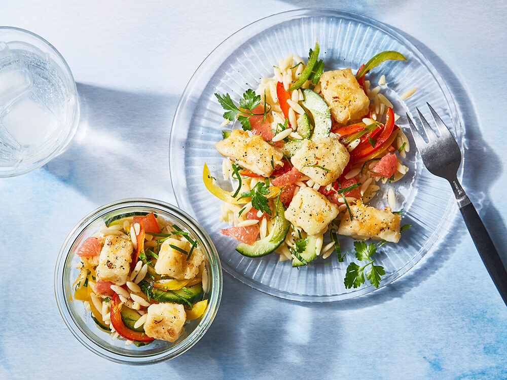 Rezept für Nudelsalat mit Heilbutt und Grapefruit