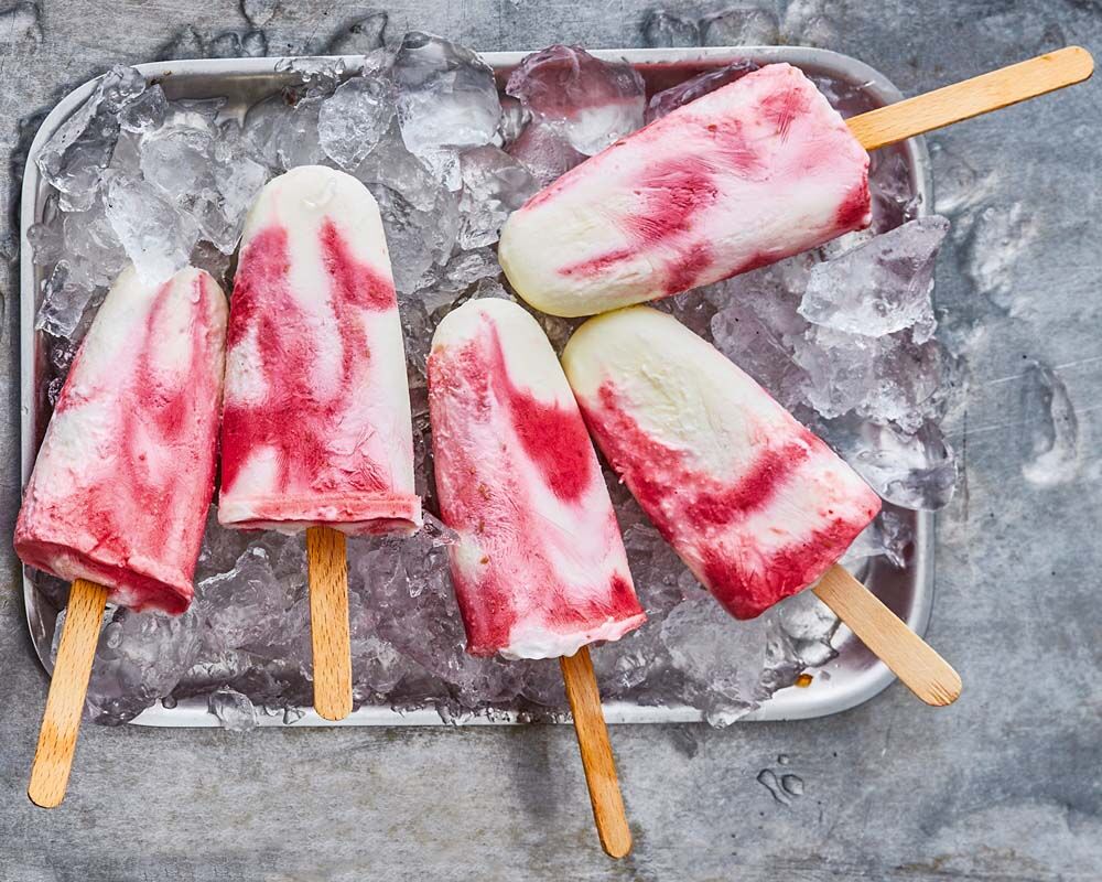 vanille-himbeer-joghurteis-am-stiel