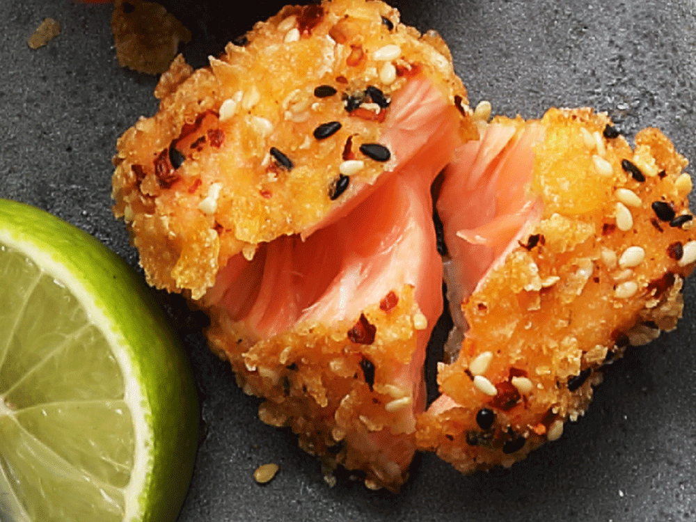 Lachswürfel in Cornflakes-Sesam-Panade Lachswürfel in Cornflakes-Sesam-Panade