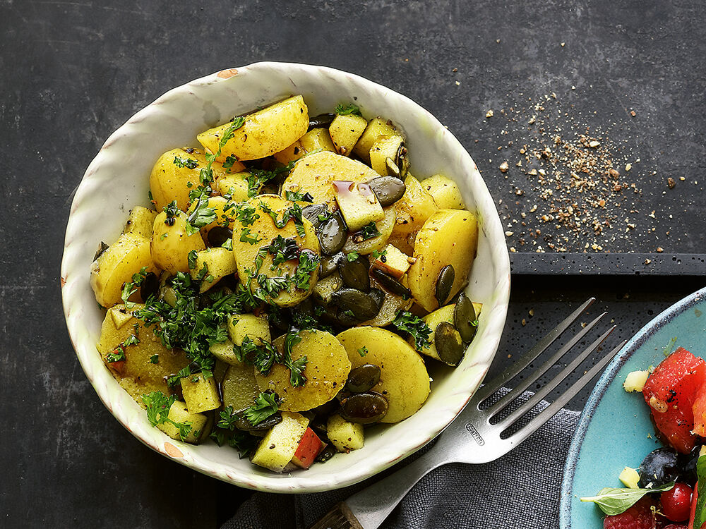 Kartoffelsalat mit steirischem Kürbiskernöl