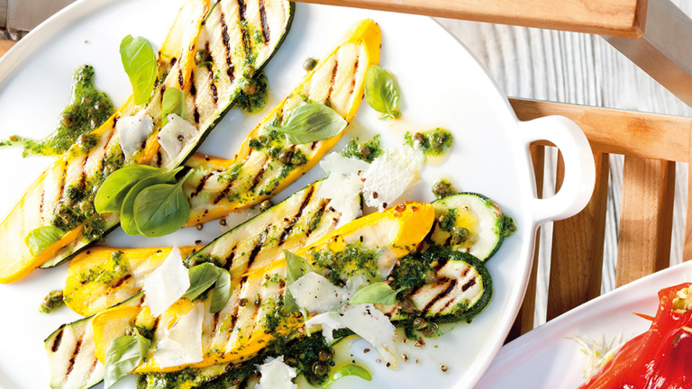 Zucchini mit Zitronen-Kapern-Vinaigrette und Pecorino zucchini-paprika-gegrillt-gefuellt-zitronen-kapern-vinaigrette