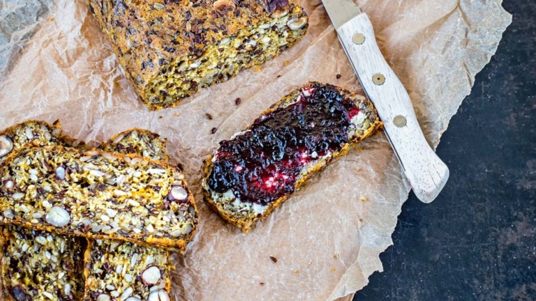 Tomaten-Oliven-Brot mit Walnusskernen | FOODIE Tomaten-Oliven-Brot mit Walnusskernen | FOODIE