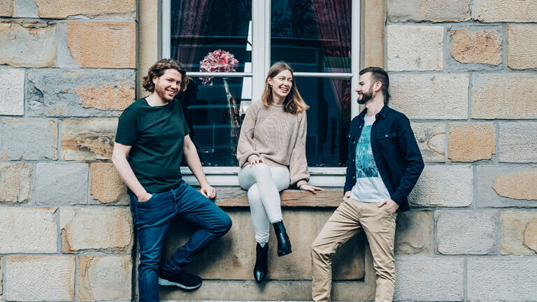 Appetit auf Erfolg: Programmierer Hauke Jäger, Beraterin Vanessa Westphal und Game Designer Julius Kuschke (r.) aus Bochum lernten sich über das Gründerzentrum Y Combinator kennen Hauke Jäger, Beraterin Vanessa Westphal und Game Designer Julius Kuschke (r.)