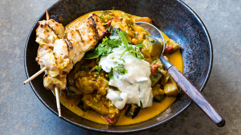 Auberginen-Curry mit Huhn und Minzjoghurt auberginen-curry-mit-huhn-und-minzjoghurt