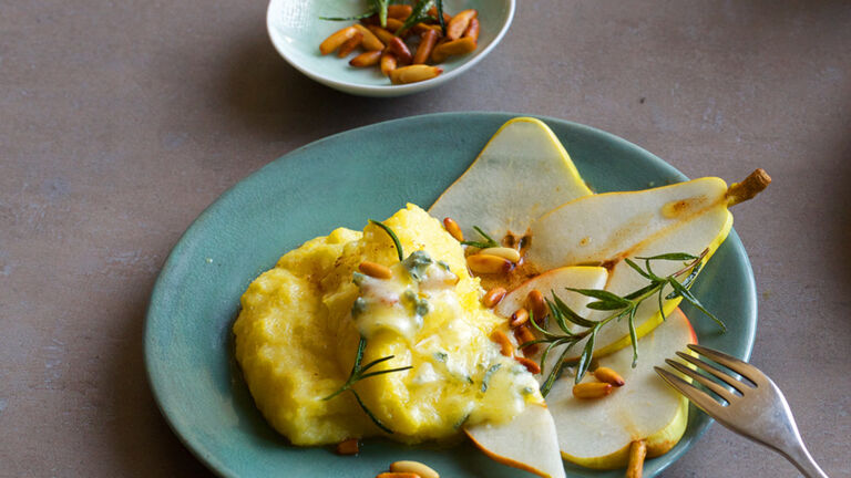 Polenta mit Käse, Nüssen und Birnen polenta-mit-kaese-nuessen-und-birnen
