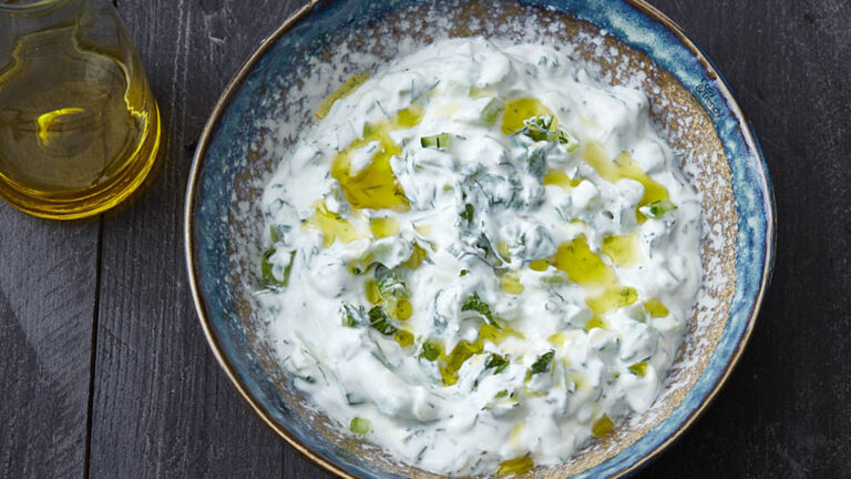 Cacik: Joghurt-Gurken-Dip cacik-tuerkischer-joghurt-gurken-dip
