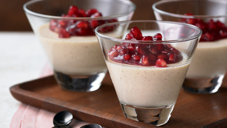 Buttermilch-Orangen-Pannacotta mit Granatapfelsauce buttermilch-orangen-pannacotta-mit-granatapfelsauce