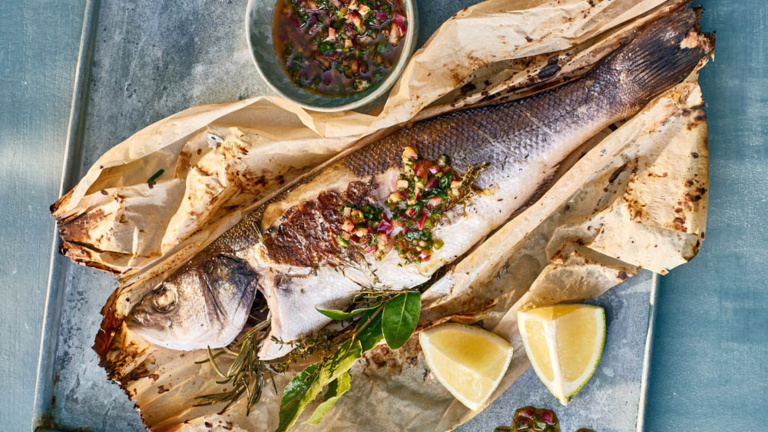 loup-de-mer-en-papillote-mit-chimichurri-sauce