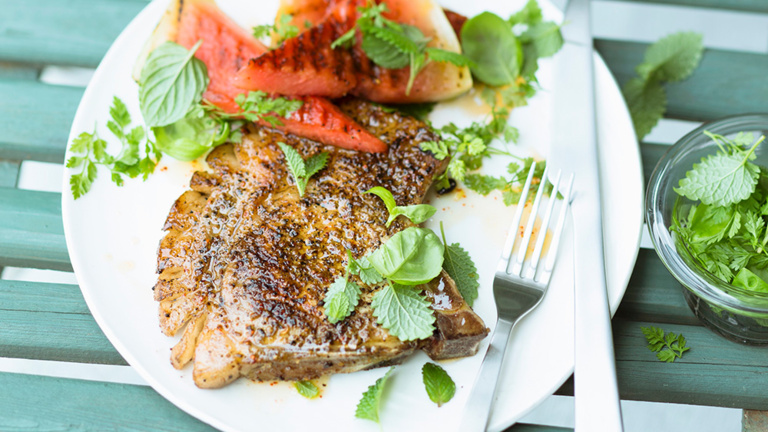 Schweinekotelett mit Orientalischem Rub und Wassermelone. schweinekotelett-mit-orientalischem-rub-und-wassermelone