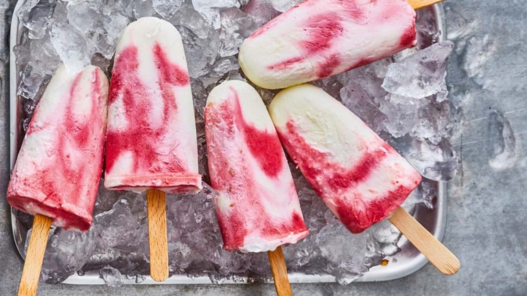 Himbeer-Joghurt-Eis am Stiel vanille-himbeer-joghurteis-am-stiel
