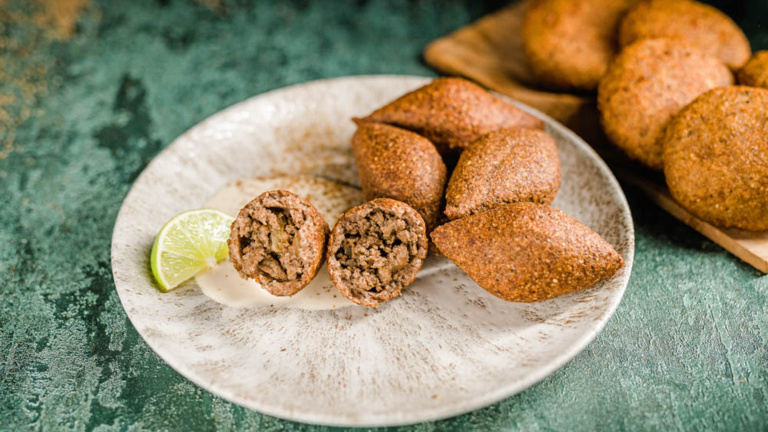 Kibbeh (Bulgur Hackbällchen) kibbeh