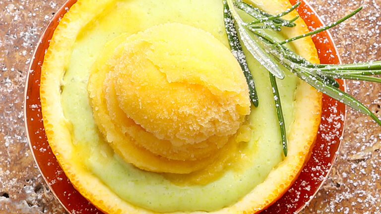 Orangen-Rosmarin-Sorbet auf Pistazien-Schokoladen-Creme orangen-rosmarin-sorbet-auf-pistazien-schokoladen-creme