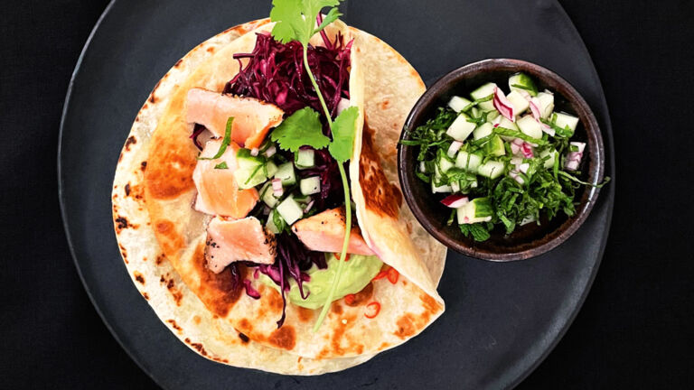 Tortillas mit mariniertem Rotkohl und Pfefferlachs tortillas-mit-mariniertem-rotkohl-und-pfefferlachs